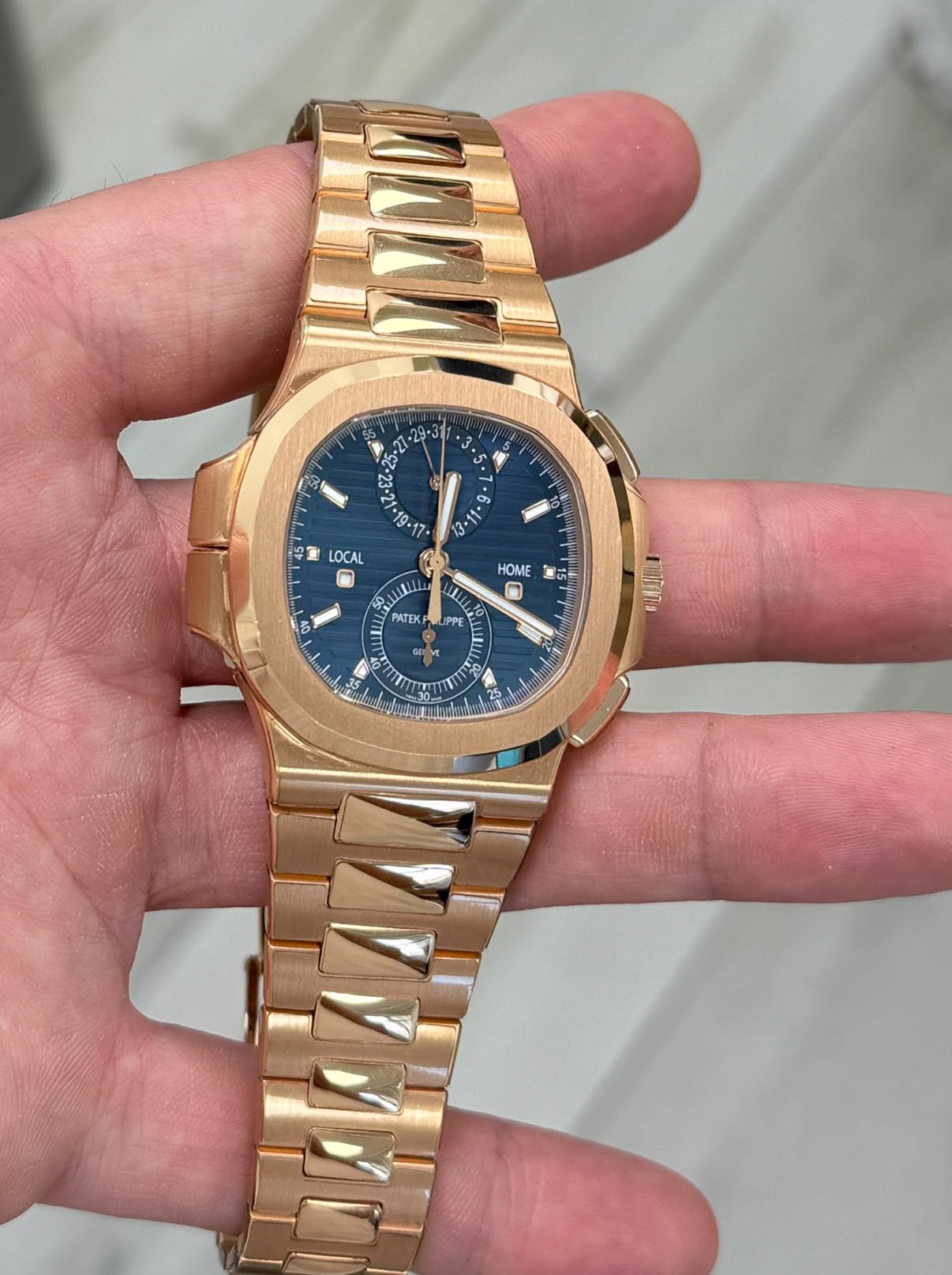 May be an image of wrist watch and text that says '29- -3 M 25 र + ه 호 LOCAL HOME だみ 5 40 OW PLl PATEK PPE PE PUENLI 40 وچو VS'