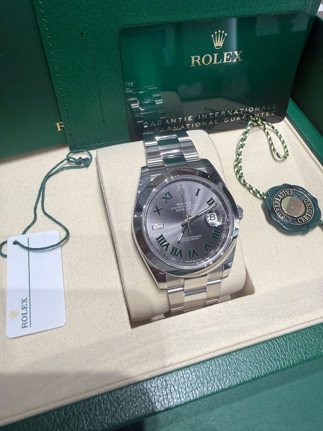 May be an image of wrist watch and text that says 'ROLEX F NTERNATIONA NTIE NTIEINTERNATIONA AL GUAR :35 20 ลง OYS SIENTH II 8 មនឹង D 8 II SREN E0 세은 のし ROLEX EX'