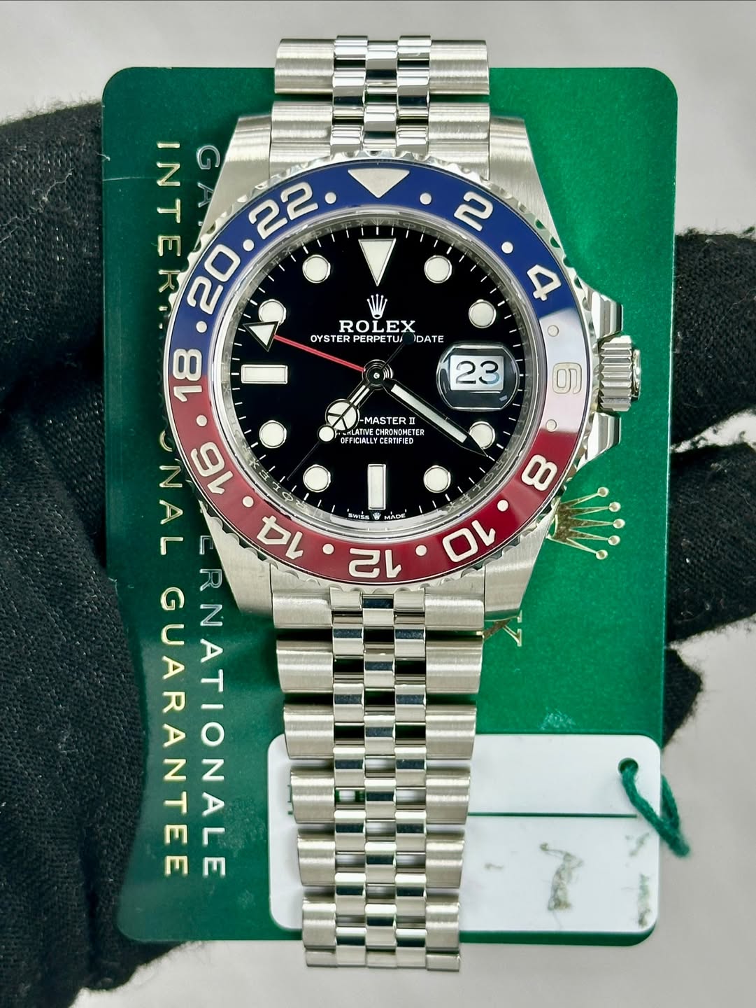 May be an image of wrist watch and text that says '2 4 O 9 ) 23 -MASTER FFICIALLY CHRNOHETE CHRONOMETE CERTIFIED C TTTTE 20 22 ROLEX ROJ EX OYSTER YSTERPERPETU ERPETU IDATE 18…