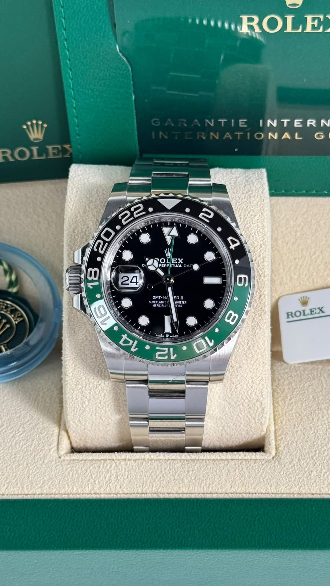 May be an image of wrist watch and text that says '......ROLE ROLE NTIE TIEINTERN INTERN ONAL G • UAL 24 CMT- 함자보치 6 TRI KOMETER VOMETER 16 14 8 ROLEX 12 0'