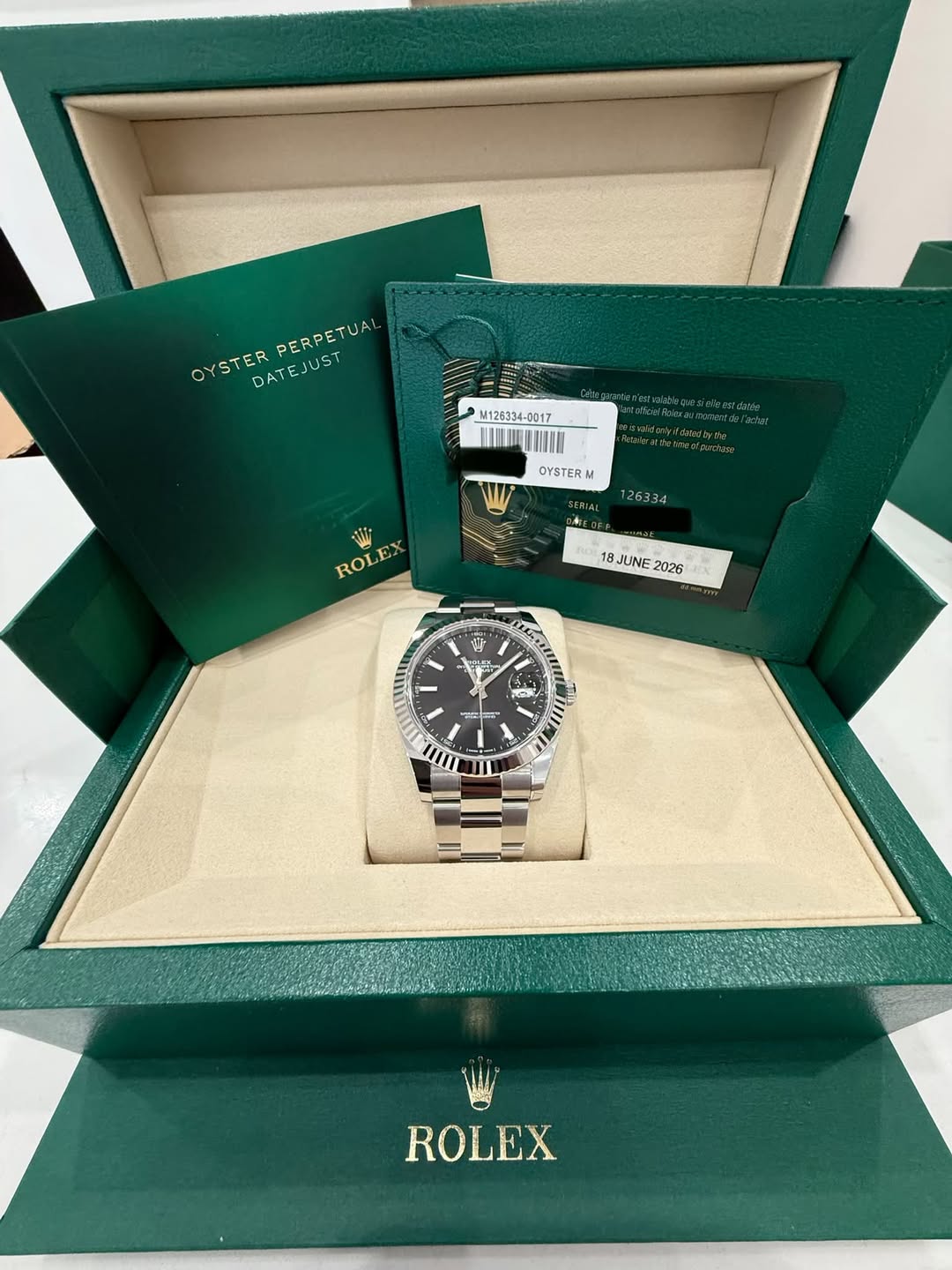 May be an image of wrist watch and text that says 'PERPETUAL OYSTER DATEJUST M126324-0017 LILIQUTINN OYSTERM 26334 ROL 8JUNE 2026 香 סש I s 정 it ES Ti ROLEX'