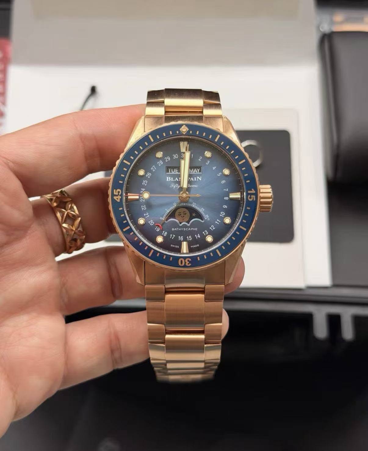 May be an image of wrist watch and text that says '0 2D شن 2o TUE BLA Dyay MAY AIN AI Aob 45 ဆ O F لم في 9 အ 15 II ATHYSCAPHE 1A 14 GE 3'