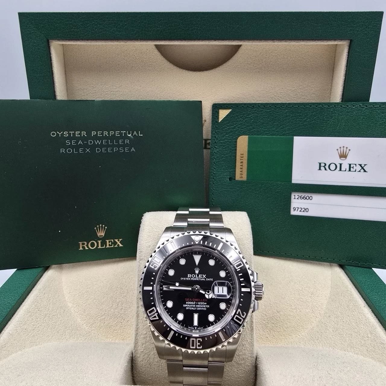 May be an image of wrist watch and text that says 'OYSTERPERPETUAL OYSTER PERPETUAL SEA-DWE DWE ELLER SEA ROLEXDE ROLEXDEEPSEA E DEEPSE PSEA BUARANTEE ROLEX ROLEX 5L 国1NSり OA EX ΕΧ…