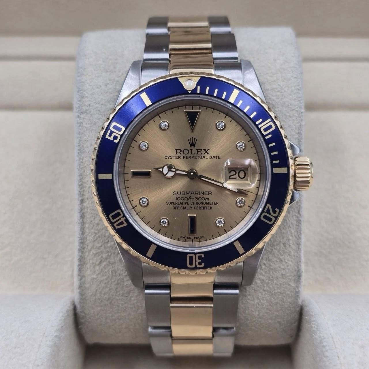 May be an image of wrist watch and text that says '50 10 OYSTER UAL LDATE DATE'