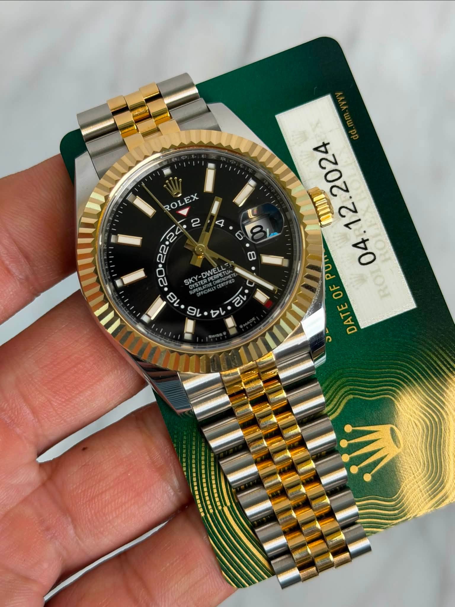 May be an image of wrist watch and text that says '4 6 8 ROLEX EX 20.22-24! P DWELL 18 กา 16 N 4 P PUT 04 OF ROI DATE ٢'
