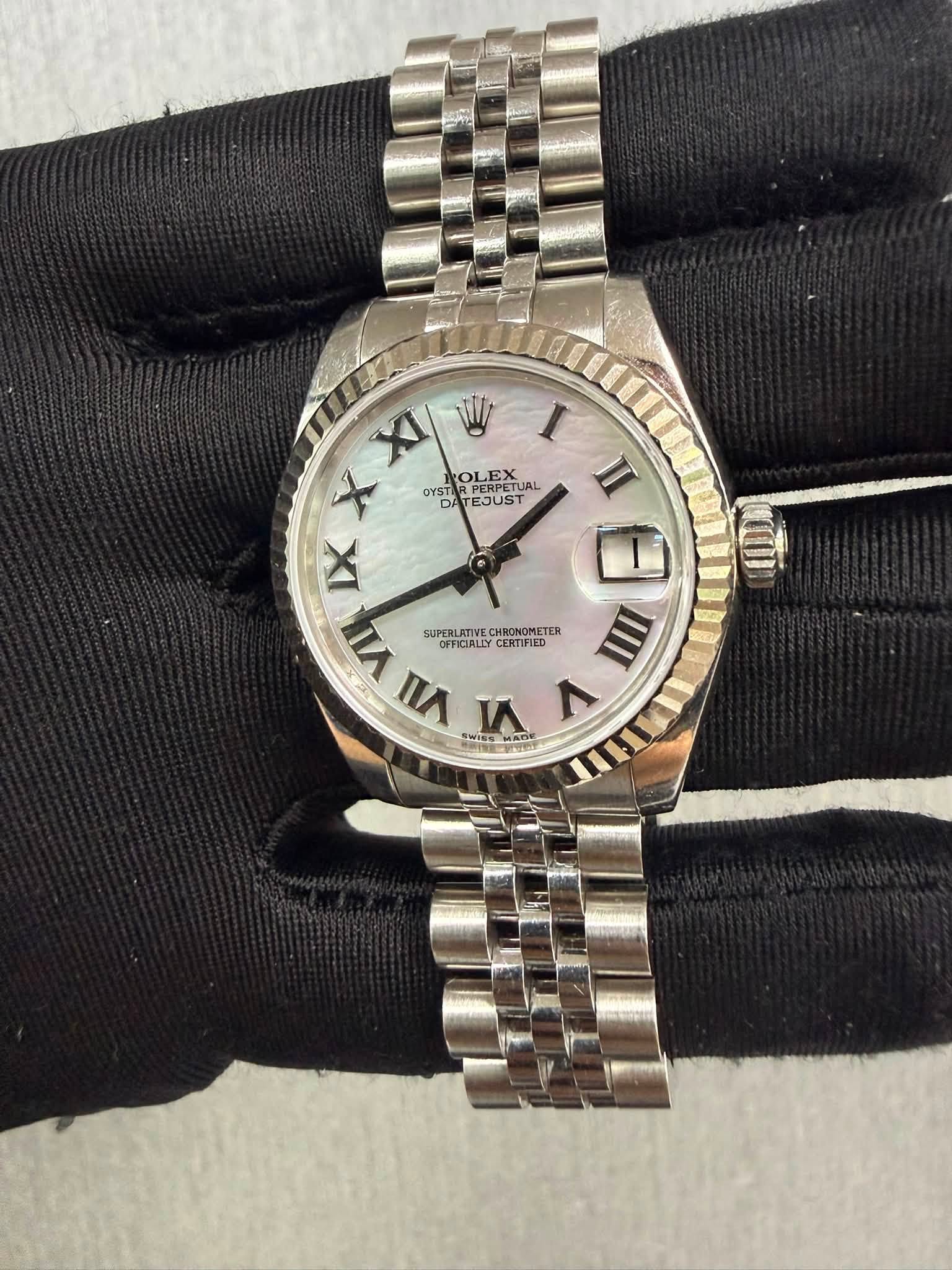 May be an image of wrist watch and text that says 'XI 业 X OYST OYST DA TEJUST APERPETUAL UAL AL OLEX I IX H VI OOER OFFICA SUPERLATIVE OFFICIALLY CERTIFIED CHRONOMIETER III VI レ យ'