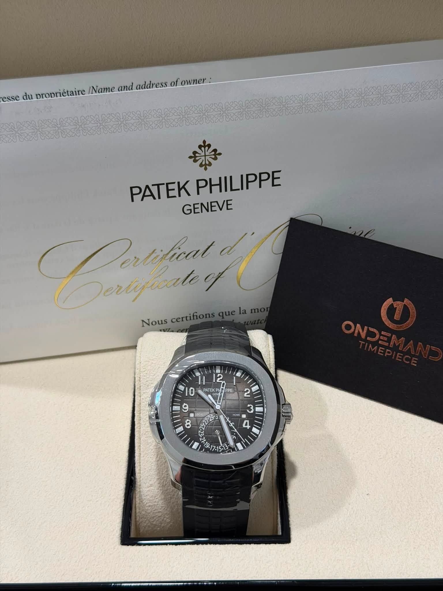May be an image of wrist watch and text that says 'esse du propriétaire /Name and address of owner: PATEK PATEKPHILIPPE PHILIPPE GENEVE Caytin Dertfucatey Nous Nouscertifions…