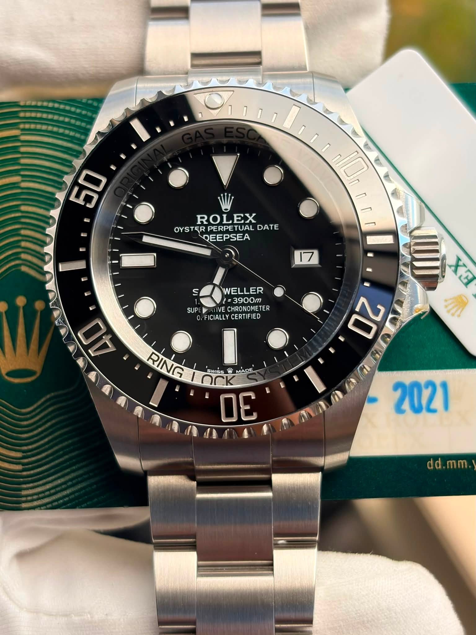 May be an image of wrist watch and text that says '50 10 ROLEX OYS OYSTER PERPETUAL DATE QEEPSEA 17 S SUP WELLER 3900m IVE VEC RONOMETER MET CIALLY YCERTIFIED CERTIFI I รานเต่ร…