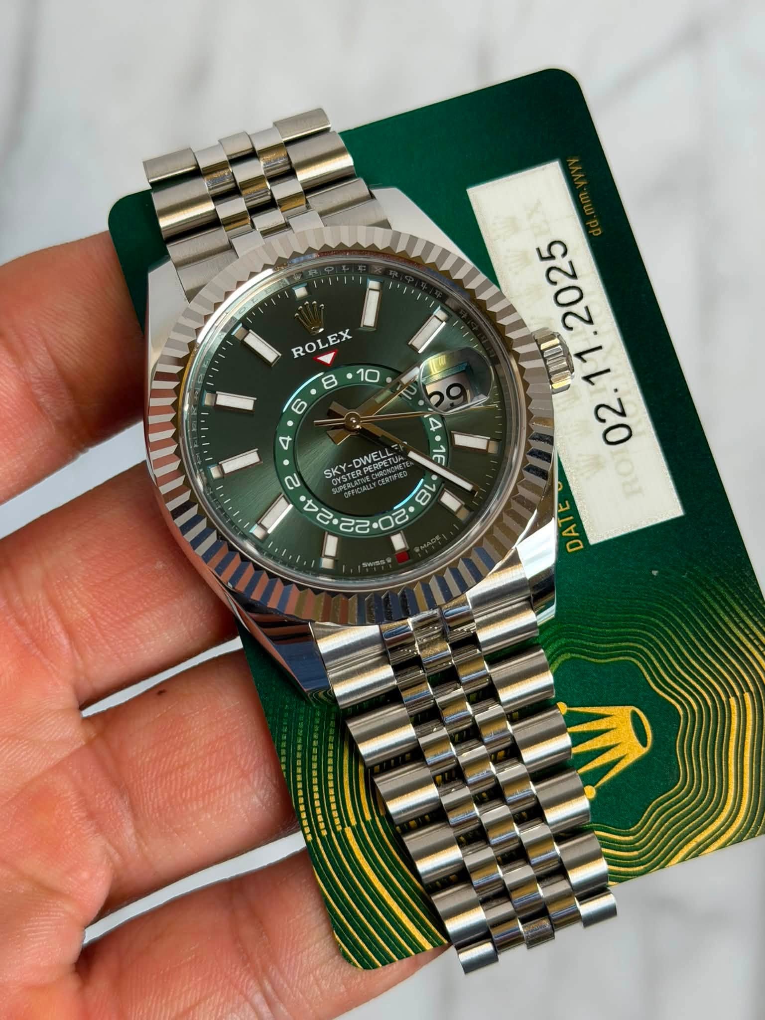 May be an image of wrist watch and text that says 'ROLEX EX 8 10 6 4 مای RO -DWELL ល SKY PYER 24 2 m 18 i 22 20'