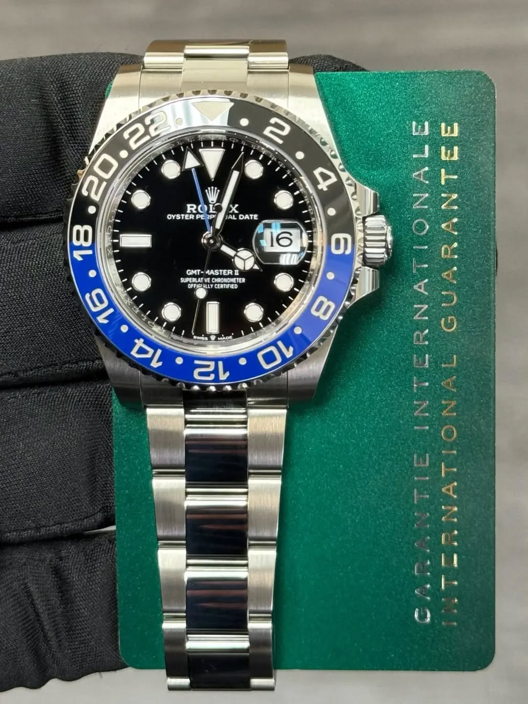 May be an image of wrist watch and text that says ' NI ROL OYSTER 2P 4 JAL DATE 16 GMT- MASTER UPERLATVE Kиe CHRONGNETER ETEL CERTIFEED 6 16 14 MADE 8 10 12'