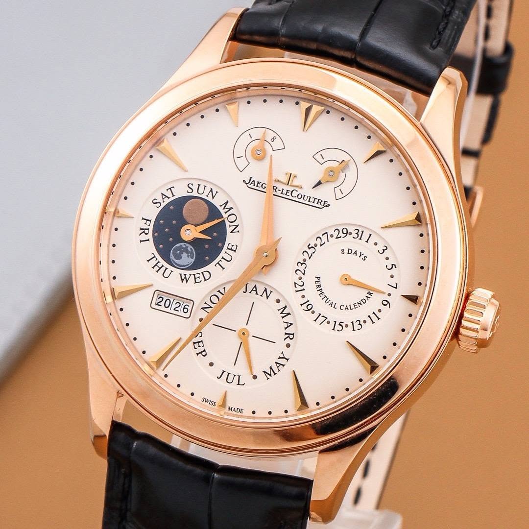 May be an image of wrist watch and text that says 'F JAEG T SA SAT SUN R-LECOULTRE ਖਖ MON HL WED S สก. 2026 NOV AN MAR 19. ALENDA 17.15·13° 13 MAY ጥራ 7 ・ 311. &DAYS 5 7 6 "P ជ JUL…