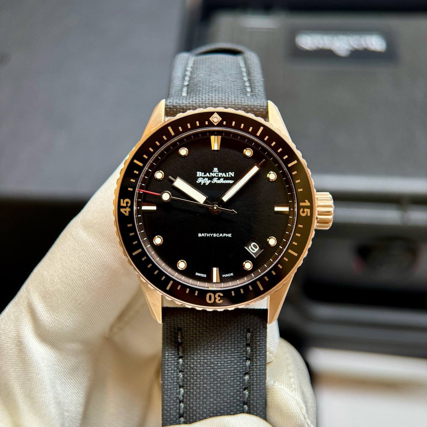 May be an image of wrist watch and text that says 'I BLA BLANCPAIN NC CPAIN Spy aons O 5 45 キーー 15 DATHYSCAPHE 9 งม I MEADE 3'