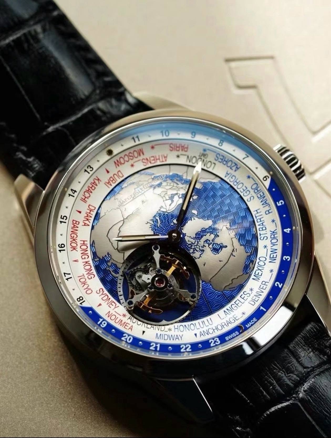 May be an image of map, wrist watch and text that says '11 10 9 MOOSOW -* HHAHIS NOCNON ARASS > รเย 8 13 4L KAPAC4 RBLA .JANEIRO_ 9 5 56 C BANGKOK HONG DHAKA ST.BARTH _* NEWYORK 4…