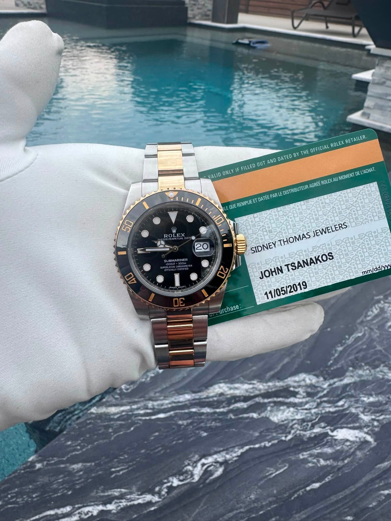 May be an image of wrist watch and text that says 'FILLED OUT UT AND DATED BY THE OFFICIAL ROLEX RETAILER VALID ONLY 50 O 人 QUE REMPLEET DATEEPARLE STRIG UTEUR AGREE ROLEXA MOMENT…