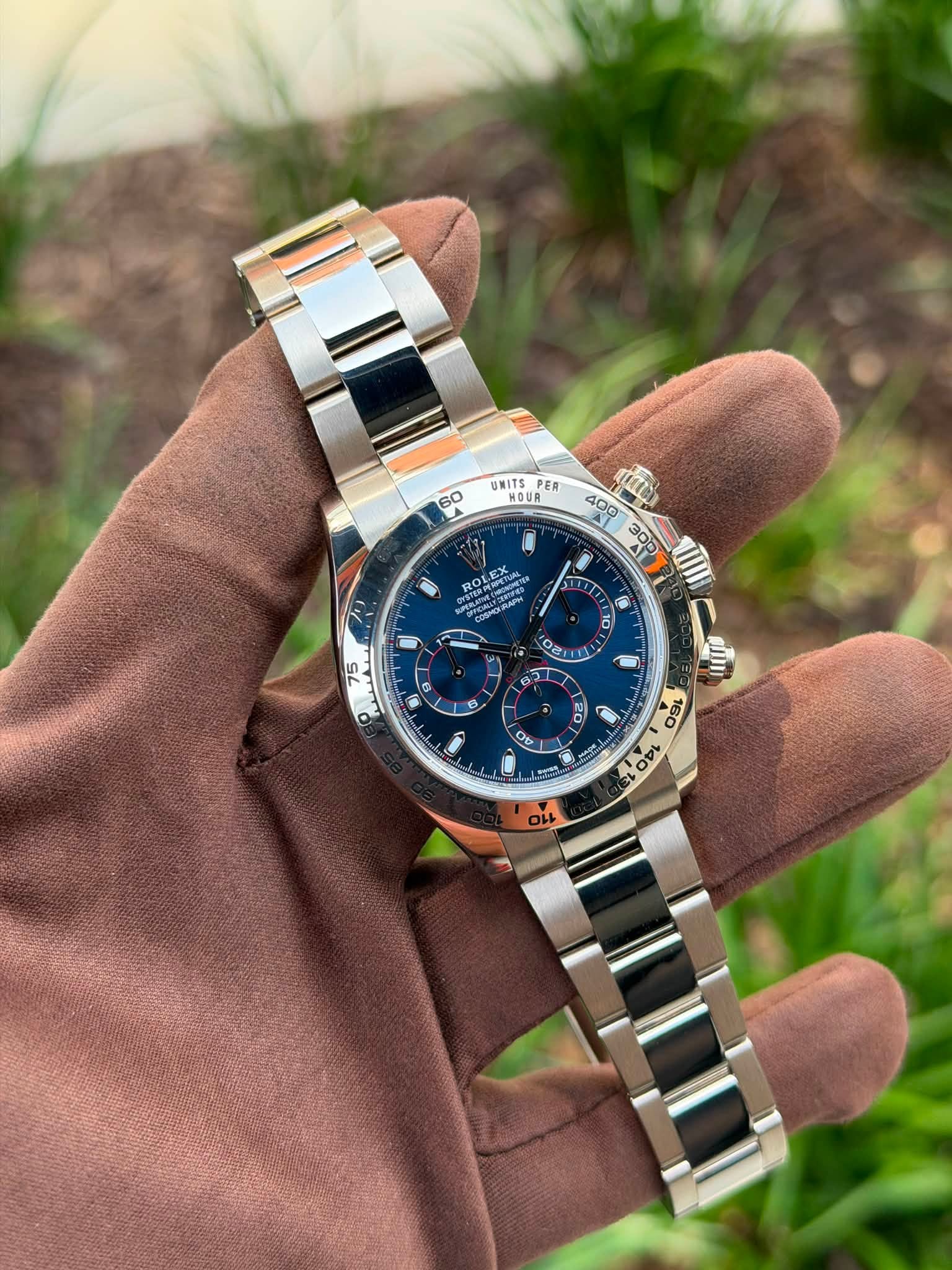 May be an image of wrist watch and text that says '60 UNITSPER PER MOUR RO ROLE 100 300 UI 10 75 Oe 021 ה1 0z 00 C sin 160 ر '