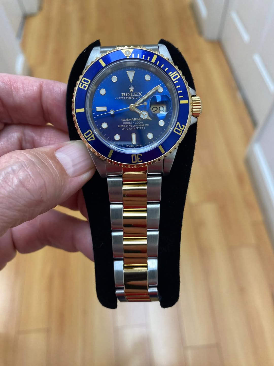 May be an image of wrist watch and text that says '50 10 ROLEX RO OL EX OYSTE SUB MARINE GO 40 20'