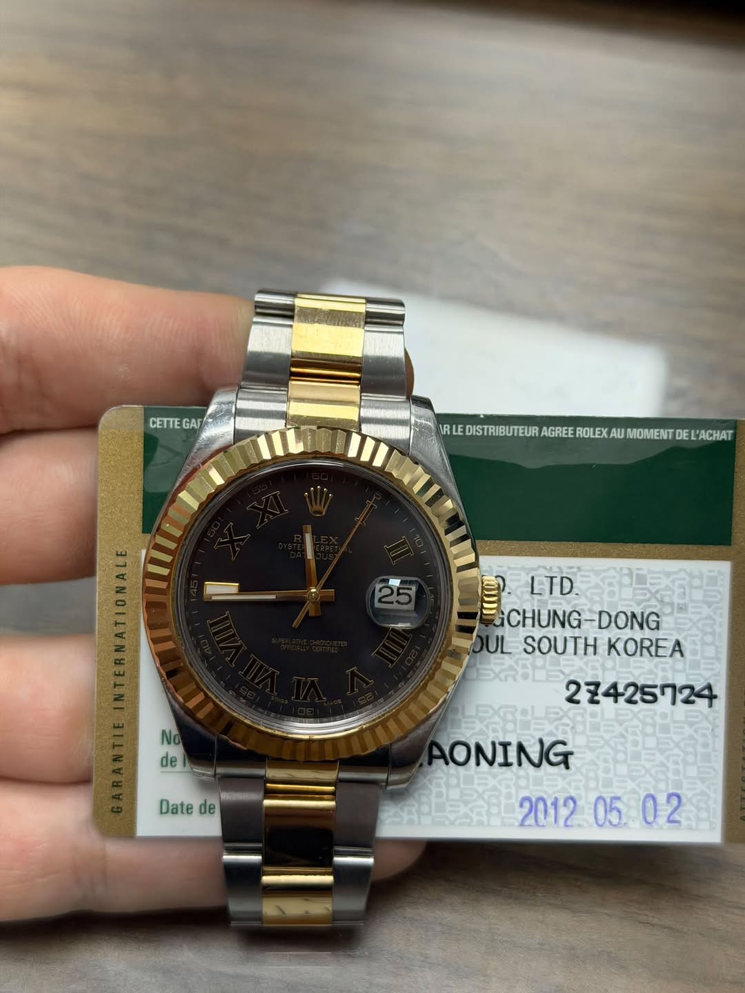 May be an image of wrist watch and text that says 'CETTE GAF REOSTRIUTEIRACTEA RLE DISTRIBUTEUR AGREE ROLEX AU MOMENT DE EL'ACHAT 국을 LTD CHUNG DONG UL SOUTH KOREA No de 22425724…