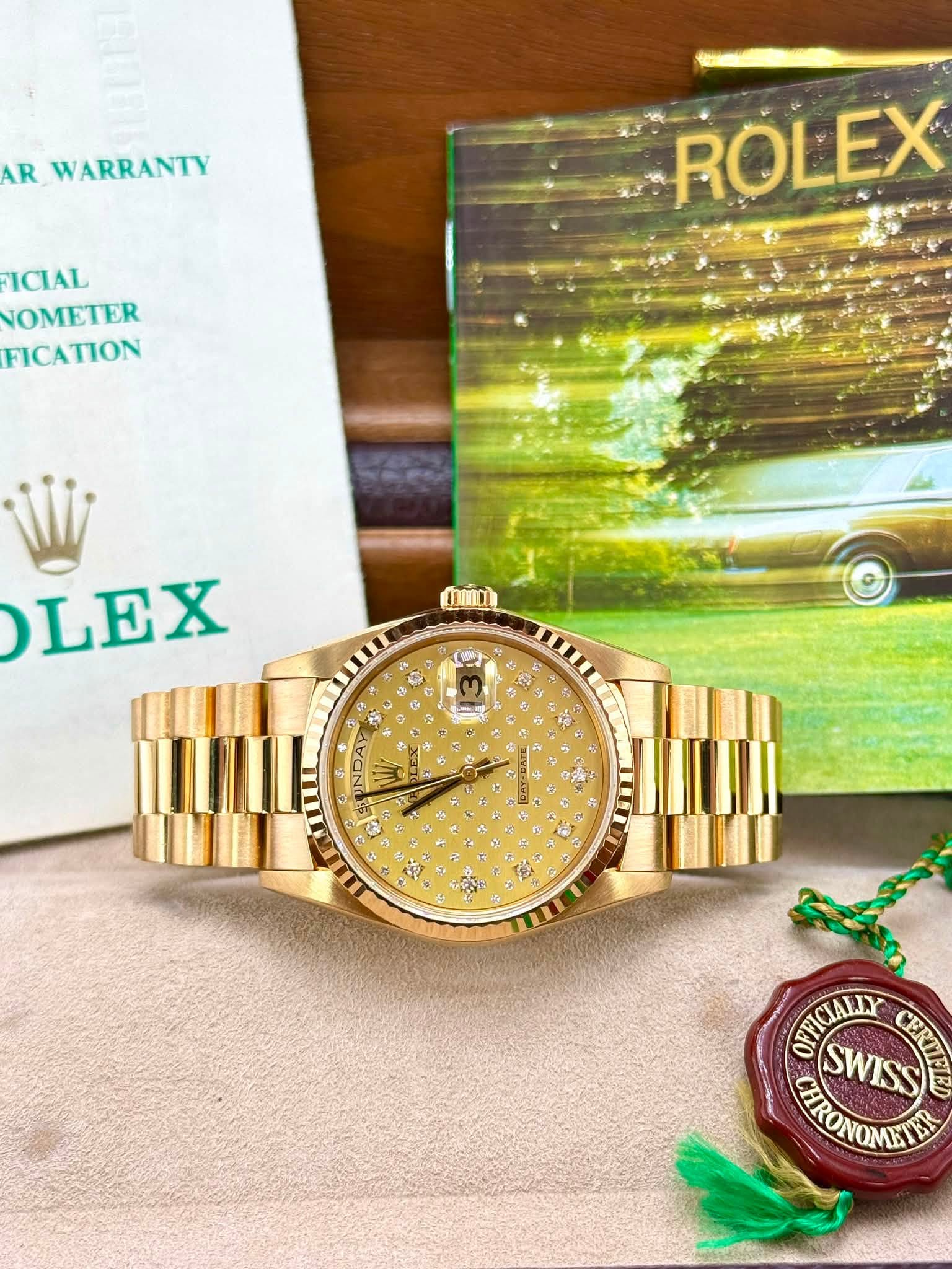 May be an image of wrist watch and text that says 'AR WARRANTY ICIAL NOMETER FICATION ROLEX LEX NDAY ORHICIALIY SWISS CERITP UI CLONONITTE'