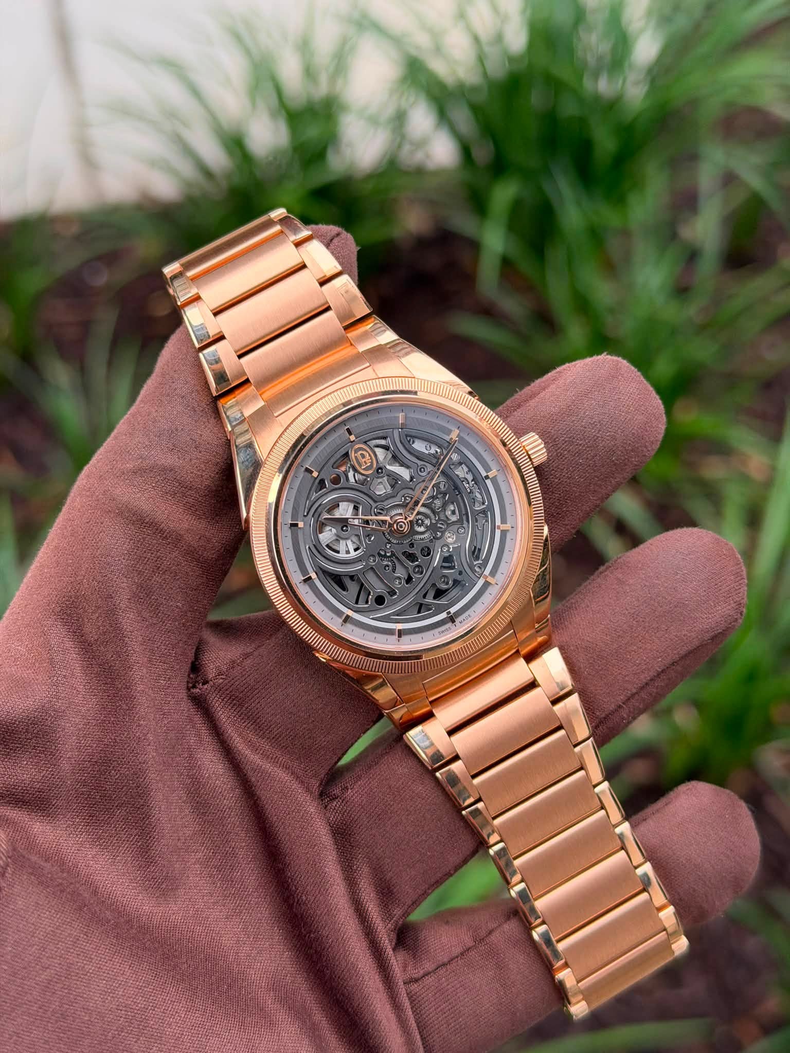 May be an image of wrist watch and text that says 'U B 3'