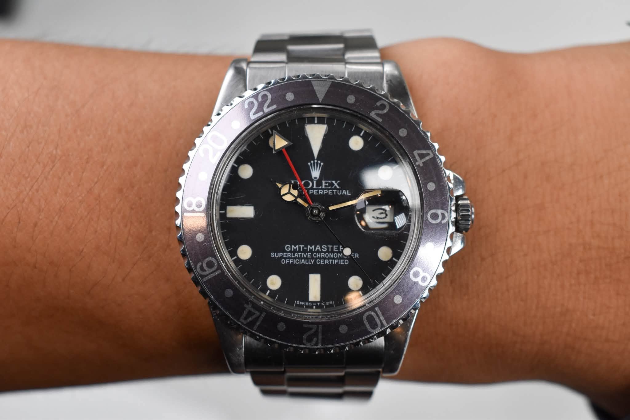 May be an image of wrist watch and text that says '22 20 20 OLEX PETUAL 0 3 GMT-MASTER -MAS GMT SUPER PERLATIVECHRONOM SUPERLATIVECHRONOM IVECHRONO LATIVECHR OFFICIALLY…