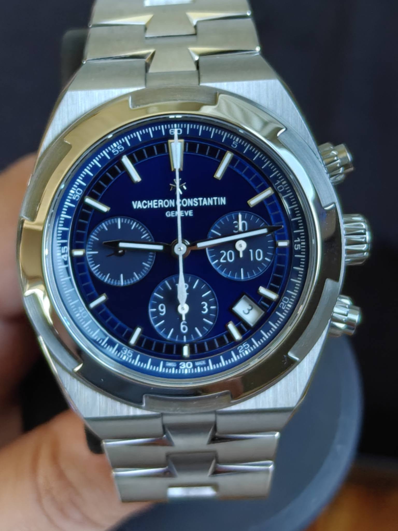 May be an image of wrist watch and text that says '50 VACHERON VACHERONCONSTANTIN ONSTANTIN GENEVE GE αpη س 6 ביס"ת 30'
