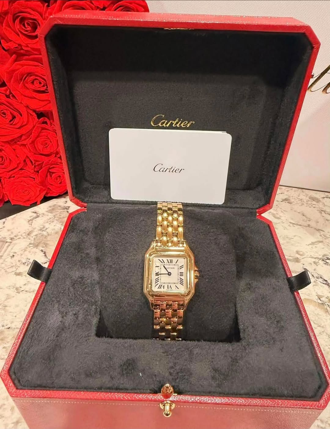 May be an image of wrist watch and text that says 'Cartier Cartier 20 አማህ |। 1림'
