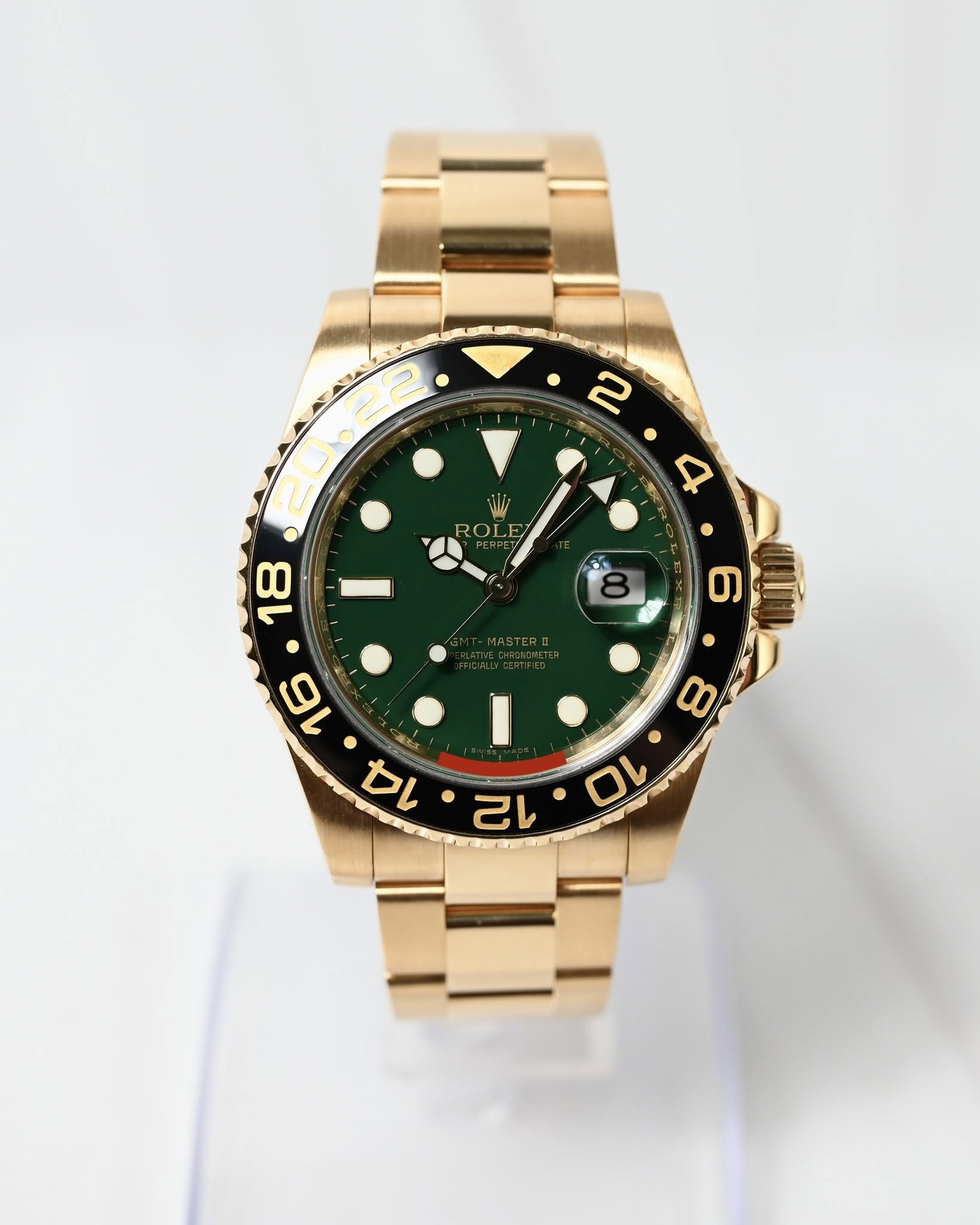 May be an image of wrist watch and text that says 'D 2 4 ROI '
