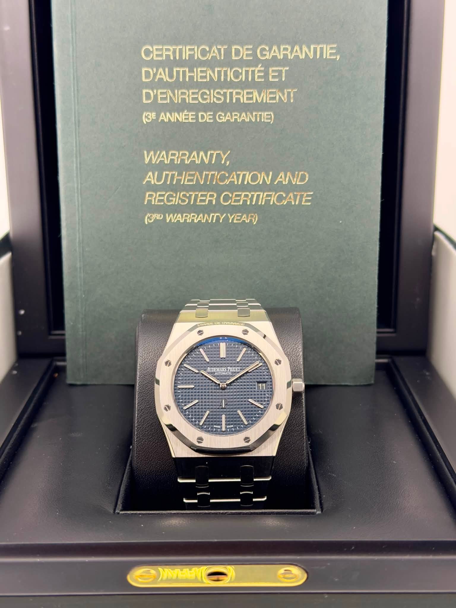 May be an image of wrist watch and text that says 'CERTIFICAT DE GARANTIE, D'AUTHENTICITÉ ET D'ENREGISTREMENT (3E ANNEE DE GARANTIE) WARRANTY, AUTHENTICATION AND REGISTER…