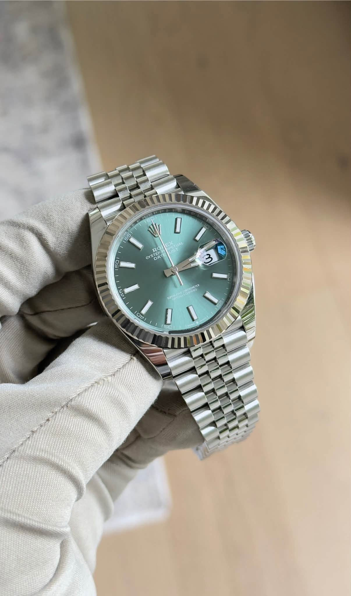 May be an image of wrist watch and text that says '55 ित I I R 3 EP R GA 45 ደ2 40 40 mI'