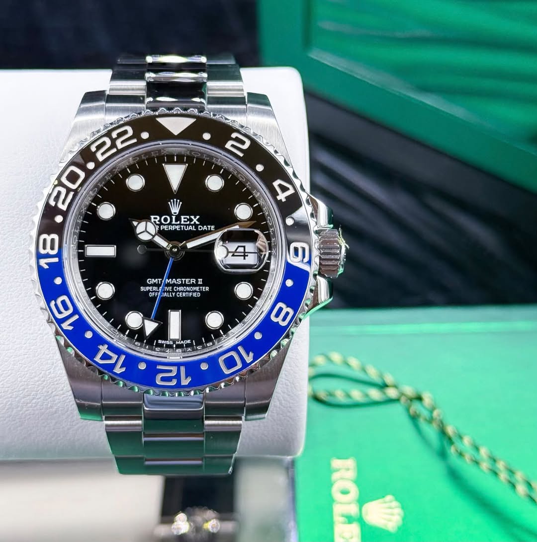 May be an image of wrist watch and text that says ' ROLEX LEX RO PERPETUAL DATE 18 4 GMT TIMASTER n EE LIPERL CHRONOME ETER TE HRONON ERTFED ERTFED 6 16 14 Aa SwdS 5 ADE DE 8 10 12…