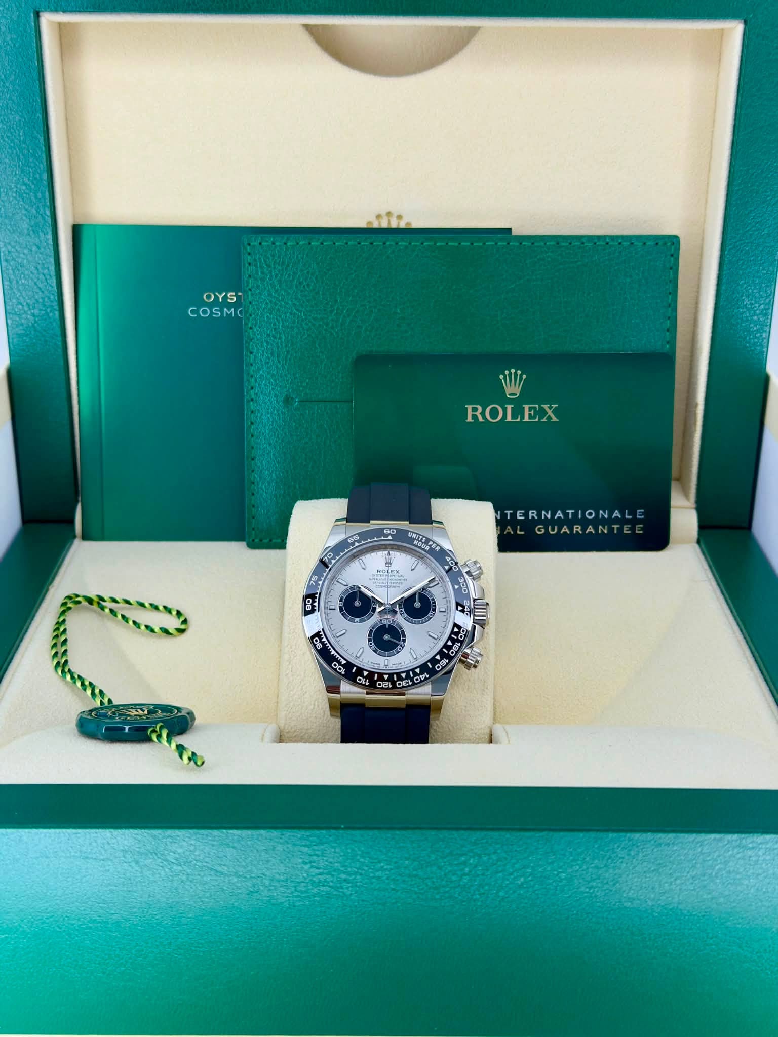 May be an image of wrist watch and text that says 'OYS COSMO ROLEX "লা NITSPER TERNATIONAL ALGUARANT GUARANT 00 300 OL CEL'