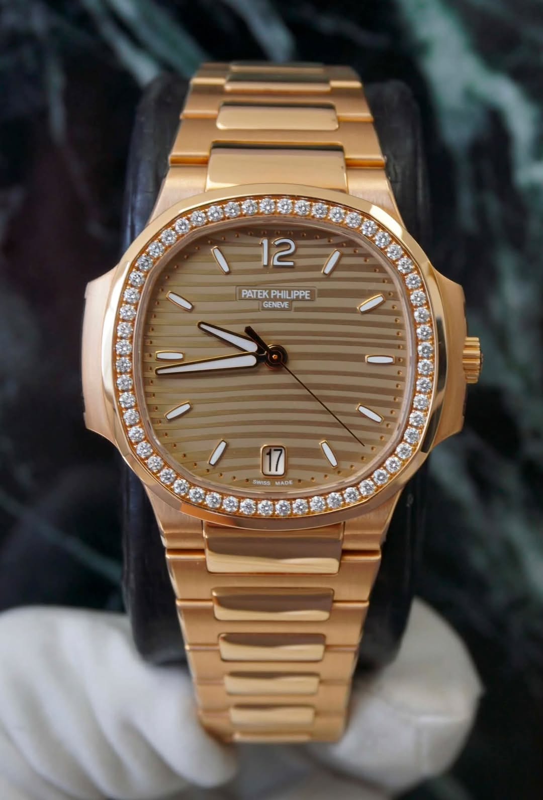 May be an image of wrist watch and text that says '12 12 PATEK PATEKPHILIPPE PHILIPPE GENEVE SwISS MADE'