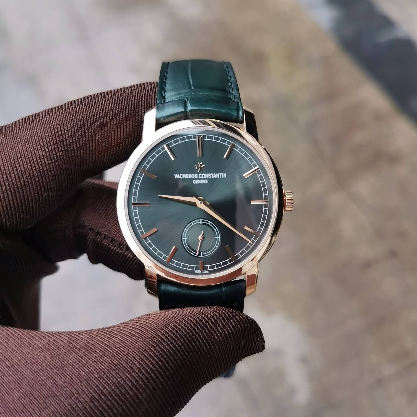 May be an image of wrist watch and text that says 'ا لم VACHERON CONSTANTIN GEREVE SENEVE IID ติก I ILII ITI IIL IITE م'