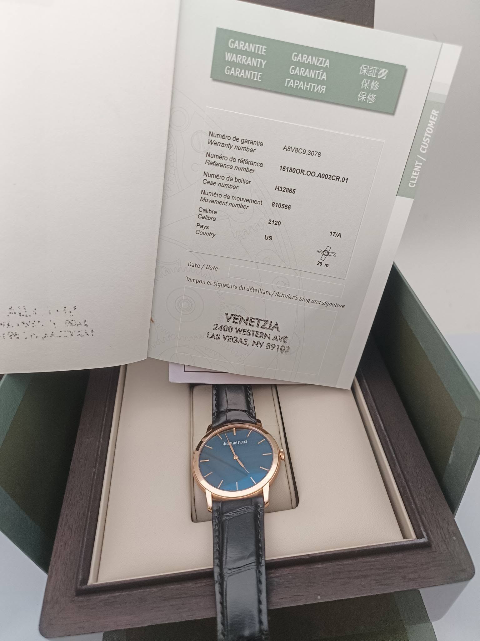 May be an image of digital watch and text that says 'GARANTIE WARRANTY GARANTIE GARANZIA GARANTIA rAPAHTИR 保証器 保修 保修 Numáro Warranty egarantie Numéro Rofavevnce référence…