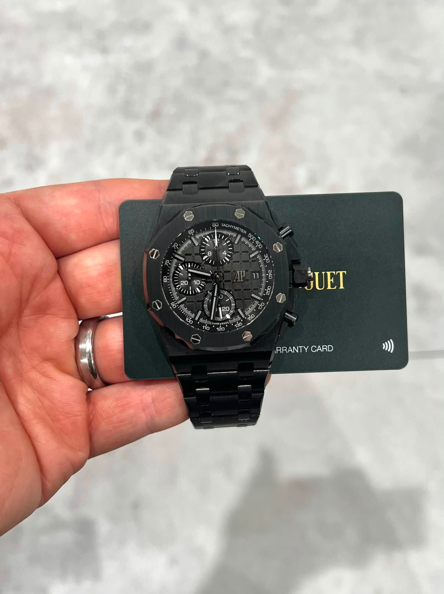 May be an image of wrist watch and text that says 'GUET RRANTY RRANTYCARD CARD'