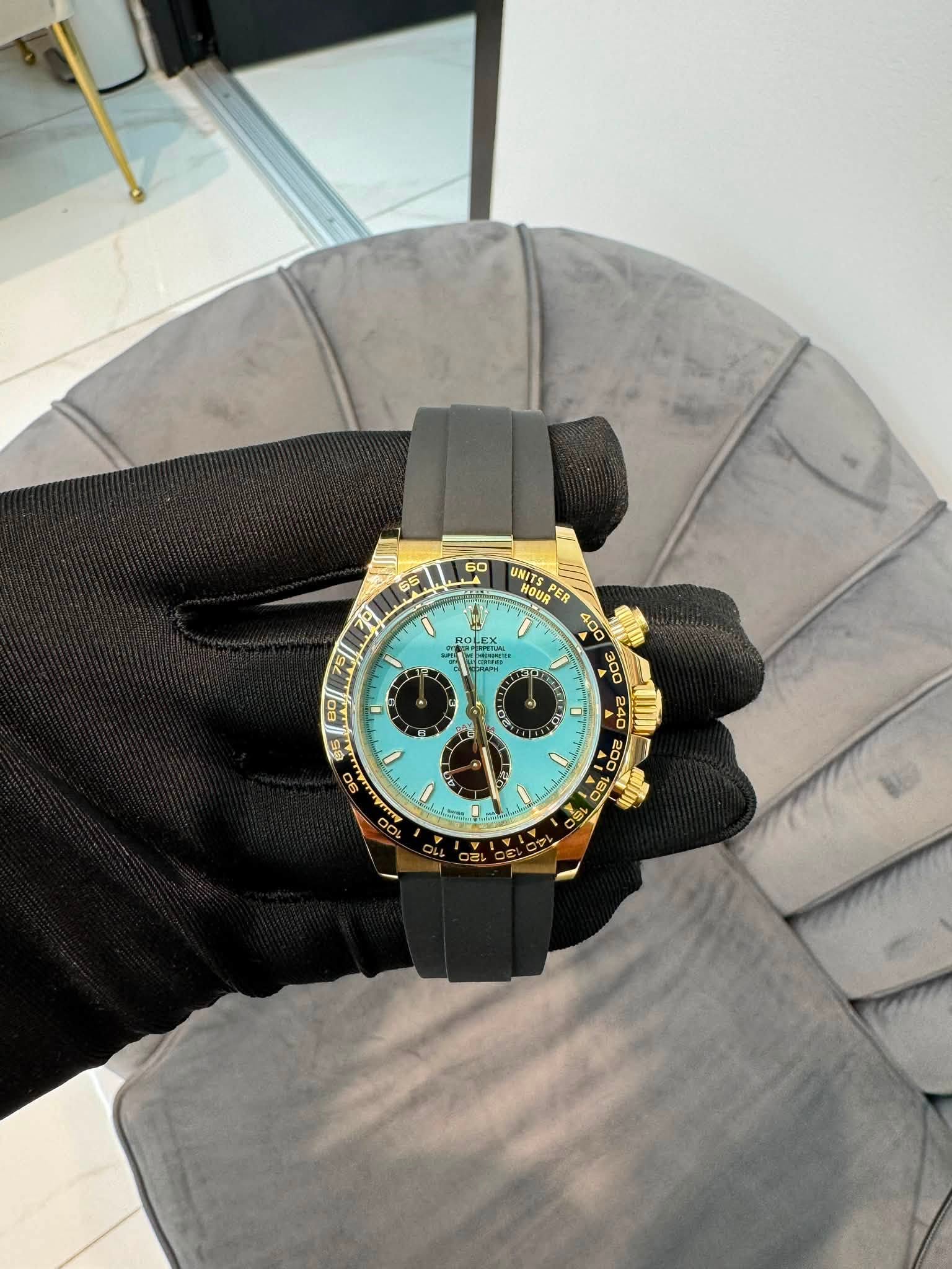 May be an image of wrist watch and text that says ' F RO RO UNITS HOUR UNILGUR PER ER ν B e0 E O 150 م'