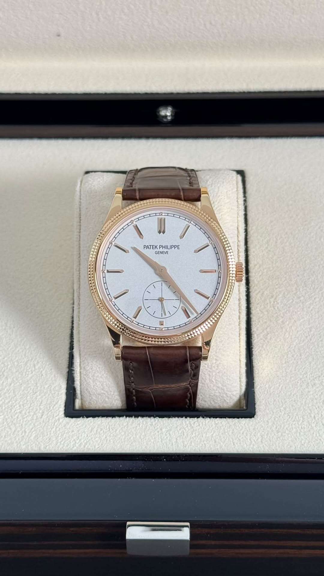 May be an image of wrist watch and text that says 'I PATEKPHILIPPE PATEKPH ILIPPE GENEVE ФWO 1'