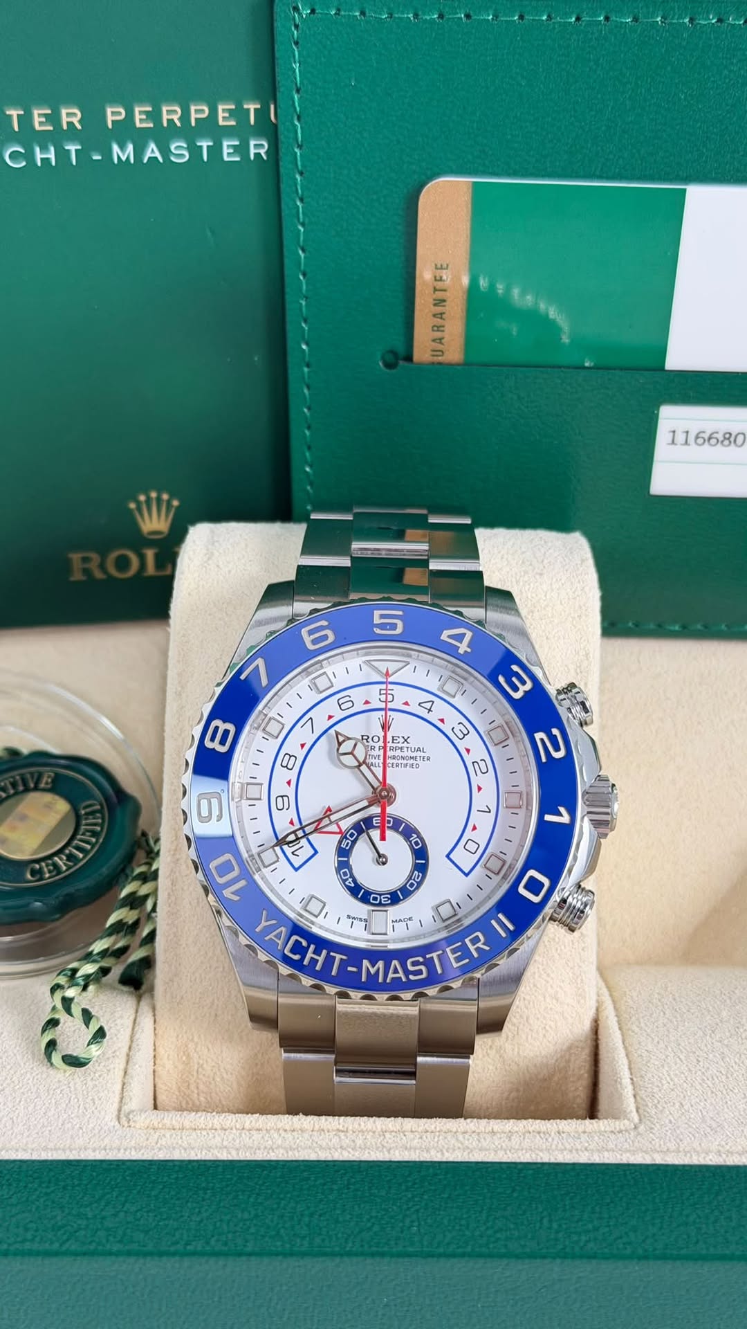 May be an image of wrist watch and text that says 'TER PERPETI CHT-MASTER CH UARANTEE OL LEX 8 4 3 בח CESFEO PENERCILA 9 9 N E YACHT-MASTEN CHT-MASTER I 0 D 40 L 0 20 OE W'