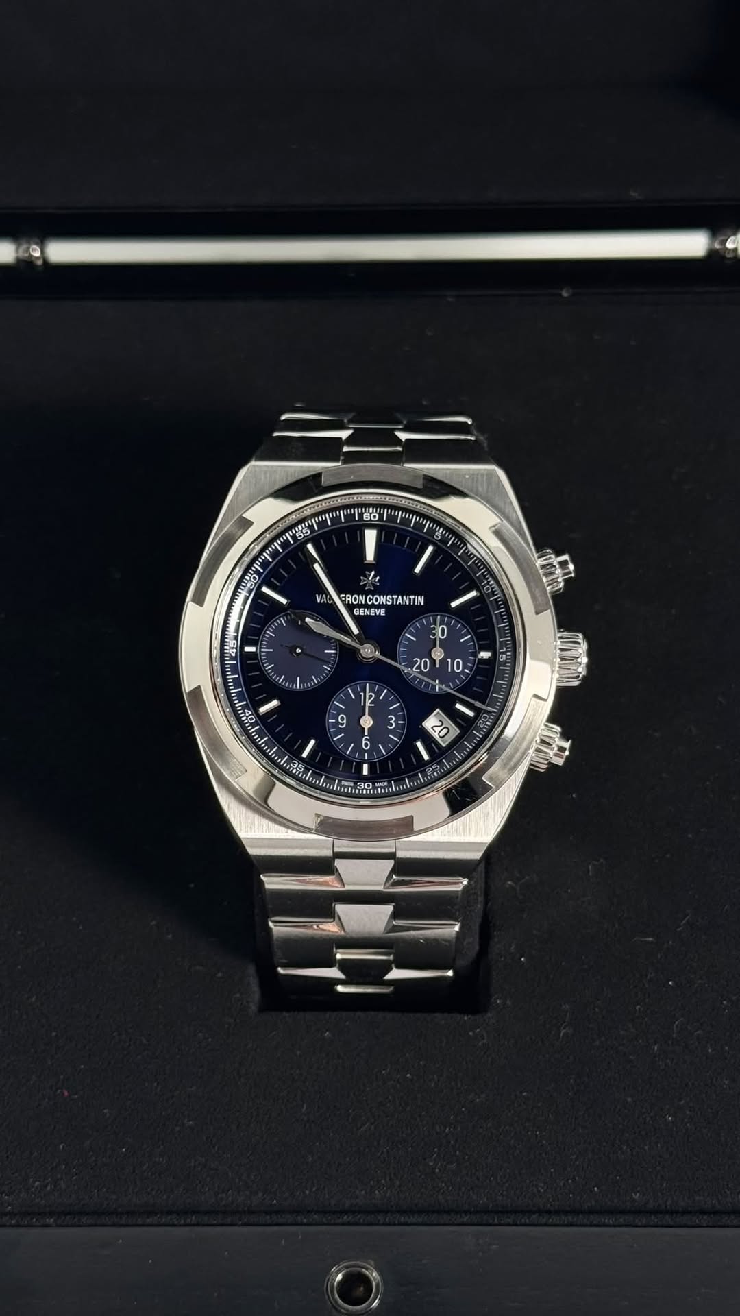 May be an image of wrist watch and text that says '180/ 병 + WA AL RONCON RONCONSTANTIN NTIN 10" 30 D 20 E ביס" - TRT 。 ה.לי'
