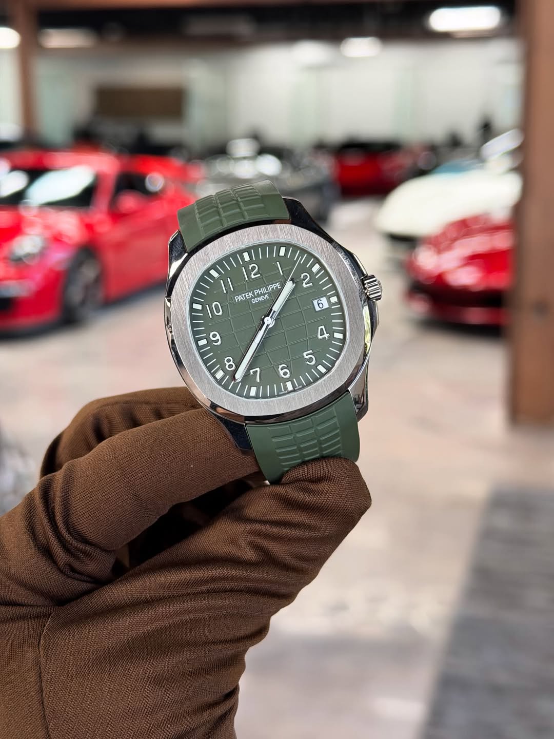 May be an image of wrist watch and text that says '12 PATE 1 _ GEMEVE CENCYE 10 ณ مع 9 8 व ای 7 6'