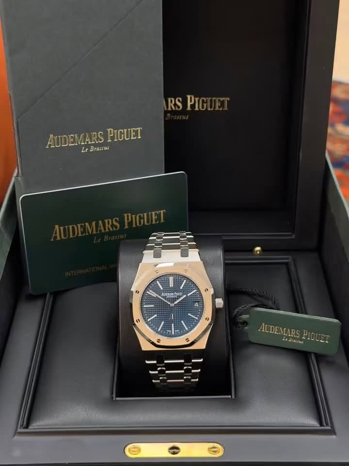 May be an image of wrist watch and text that says 'RSPIG PI RS AUDEMARPIGUET Le LeBrassus AUDEMARS PIGUET = n OM6TT : 4 e ら V 0 Y e S AUDEMARS AUDEMARSFIOUCT AUDEMARS LBra'