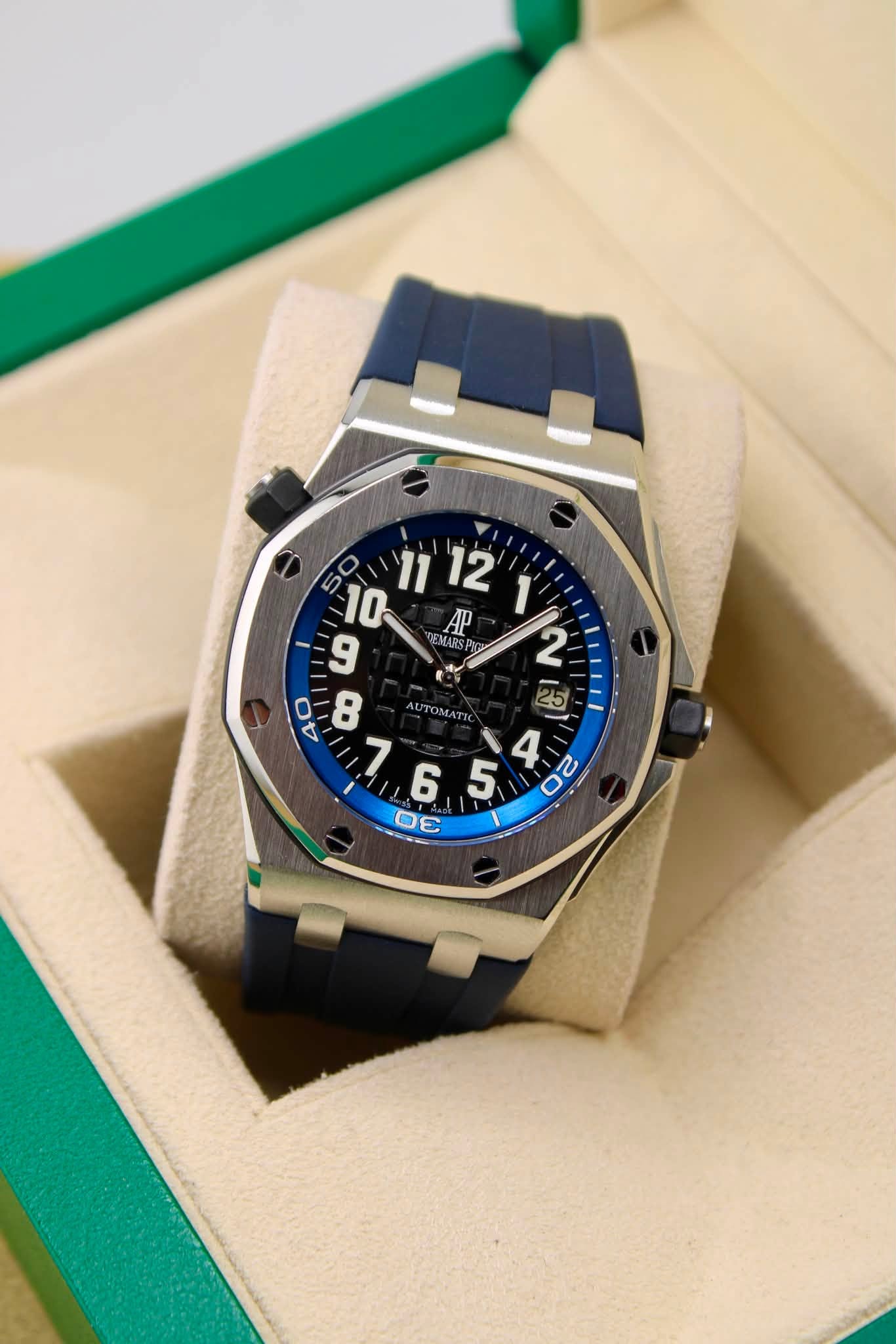 May be an image of wrist watch and text that says ' AP 9 EMARS MARS 2 40 Of UTOMAT 25 S שי'