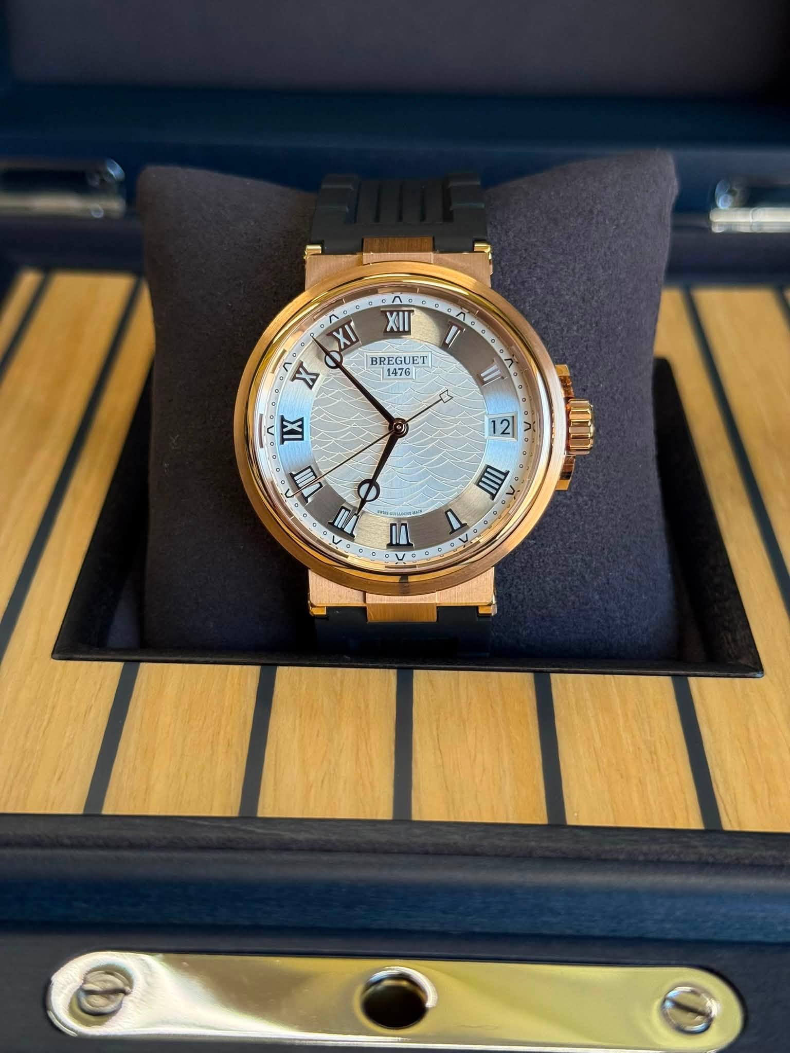 May be an image of wrist watch and text that says 'A A XII n X XI BR BREGUET 1476 ٧ IX 1 II 2 ו000ו Ф V'