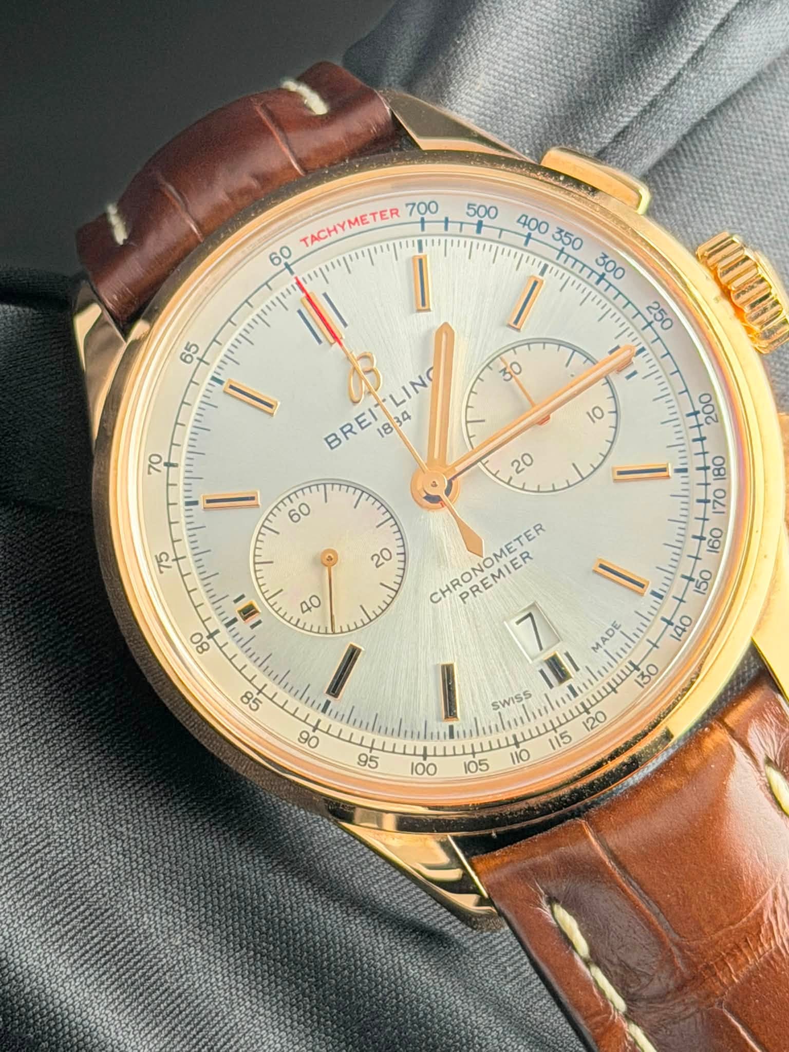 May be an image of wrist watch and text that says '65 II BREITLING TACHYMETER + tTt 700 500 TACHY I 300 I 250 በባሰ 30 E 08 CHRONOMETER PREMIER 00211+++ MADE 140 III pлWwη 130 SWISS…