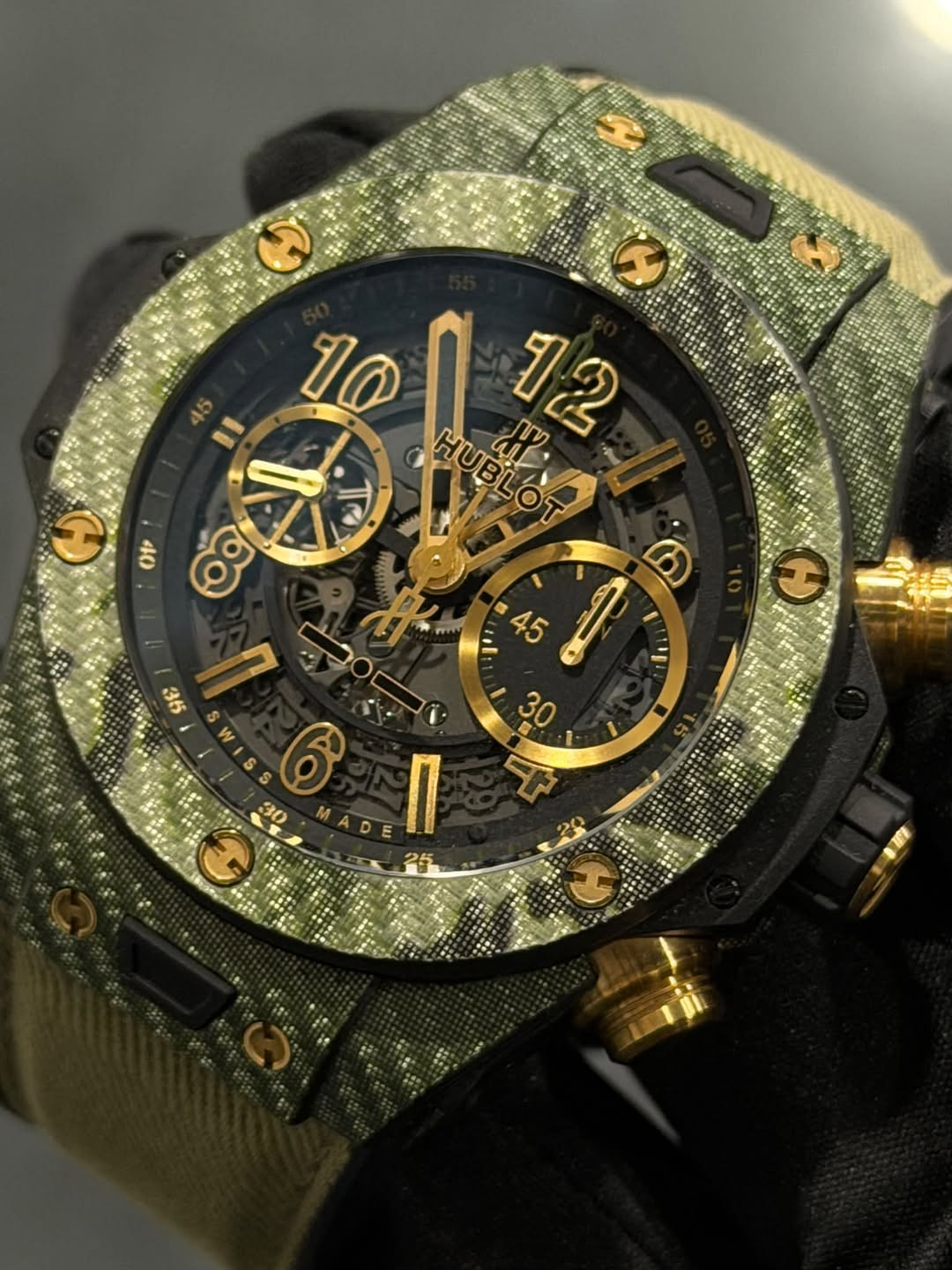 May be an image of wrist watch and text that says 'm: S ገው 12 שוף HUBLOT 리 101/2 HiA الاه ٤ OF 36 C מי 7 حل 30 C ت'