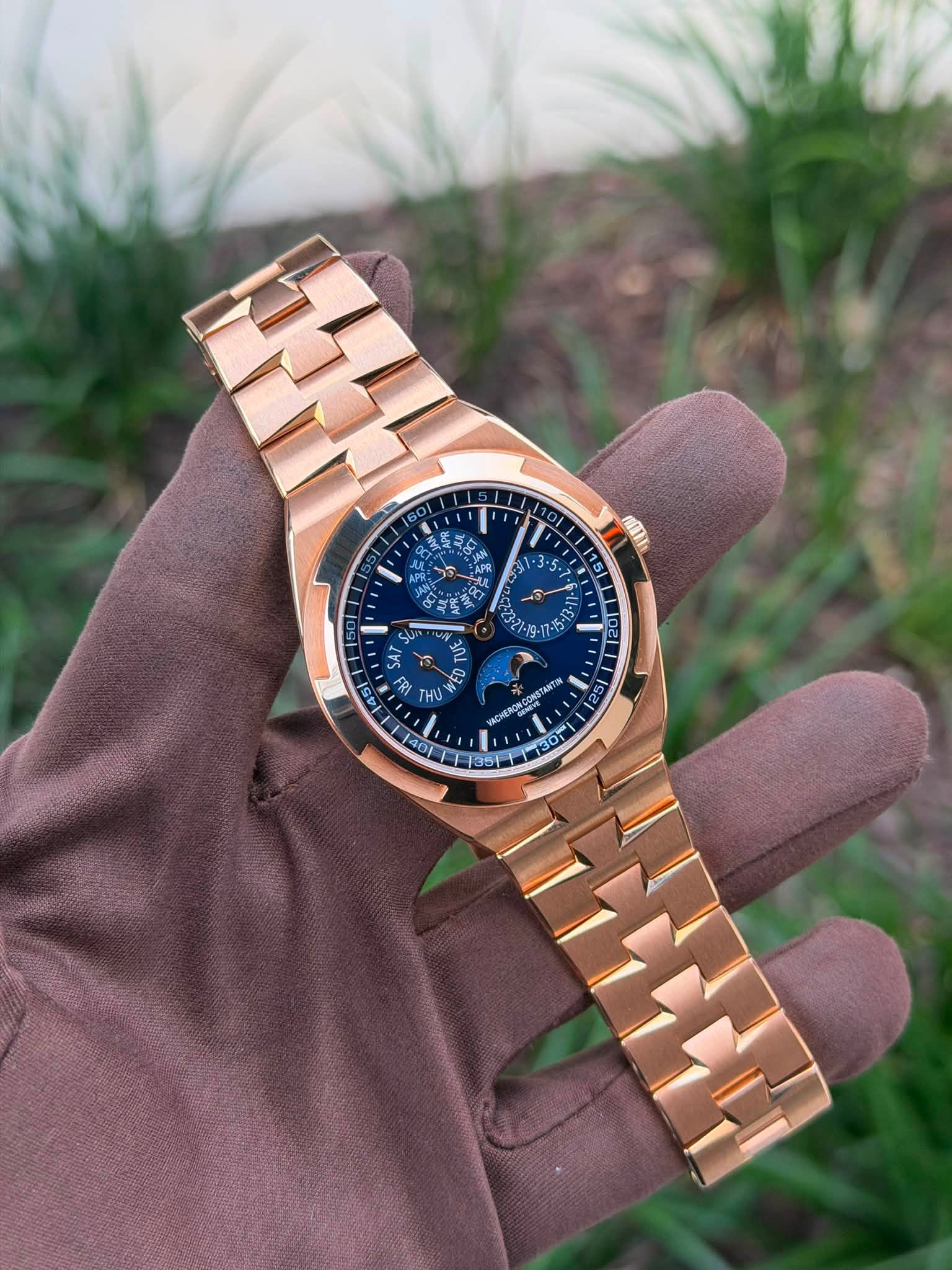 May be an image of wrist watch and text that says '60 APR e AN คนาว 15 15 SAT 1 双 THU W WE የዳካ a ه Isa '