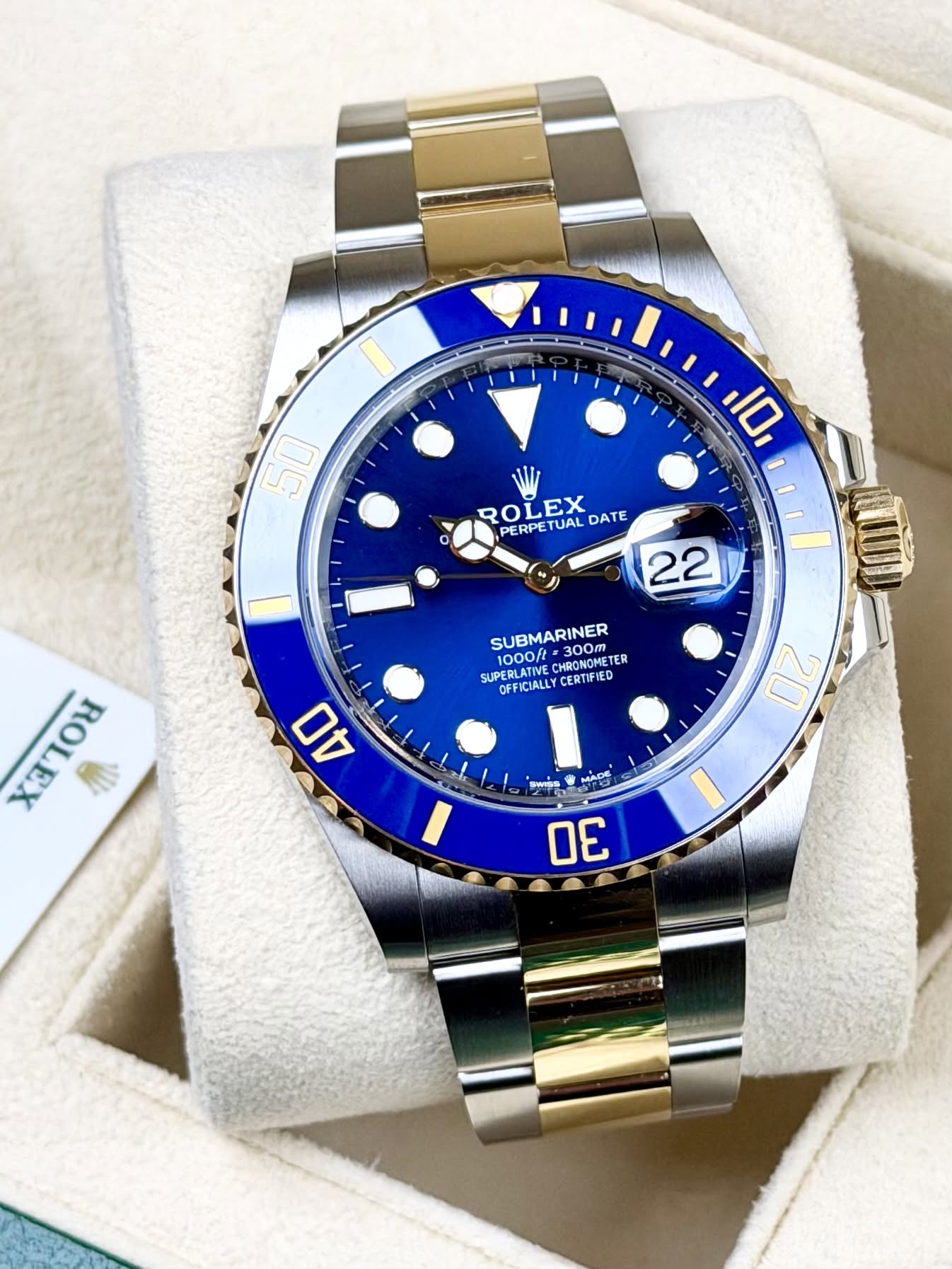 May be an image of wrist watch and text that says '50 10 o ROLEX ROI PERPE TUAL LEX DATE 22 SUBMARINER 300m TER 1000/ 3000 SUPERLAT SUPEBLATH HRONOMETER HRONOMET 1000ft…