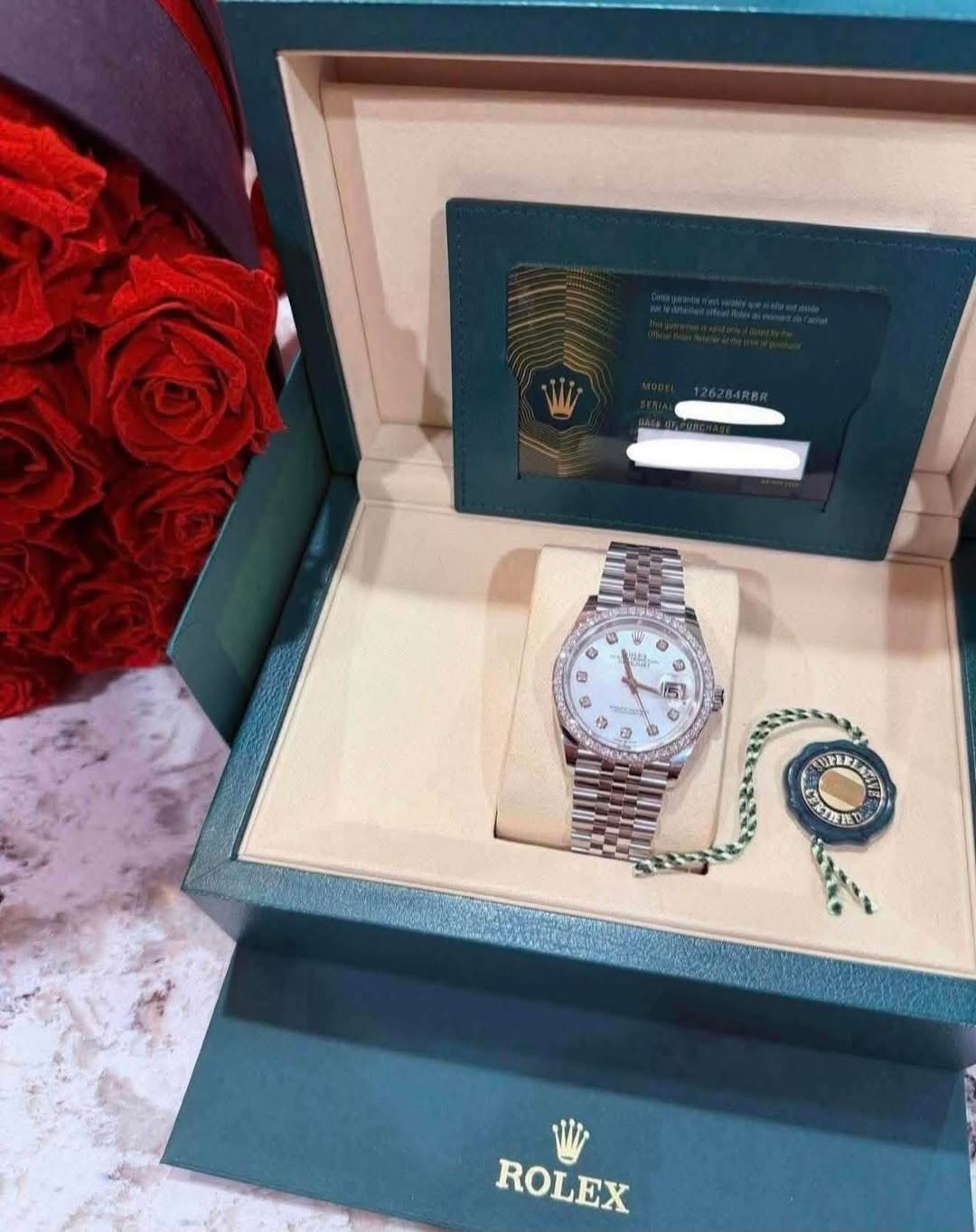 May be an image of wrist watch and text that says 'ፀ 公 4 म 0 + E 2 極 燈 fo 0 m 1T ይ" i 5 o 也 ROLEX'