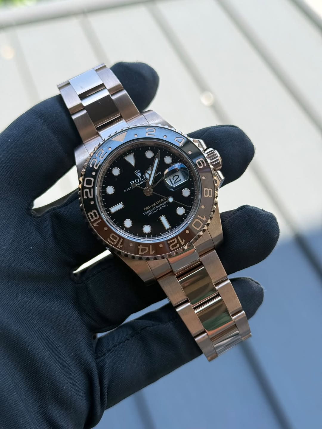 May be an image of wrist watch and text that says '2 E V POL MERPE 6 8 10'