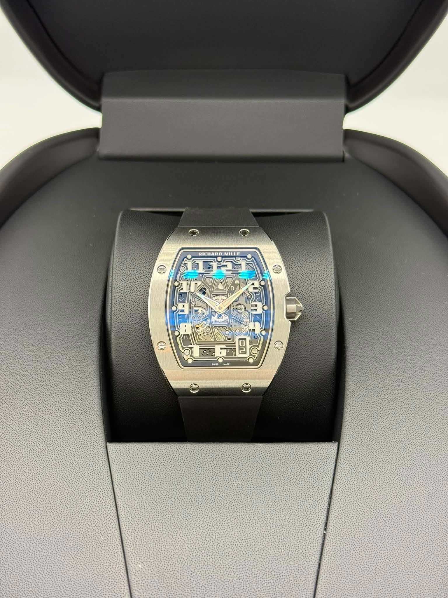 May be an image of wrist watch and text that says 'RICHARD MILLE ® D EN 9'